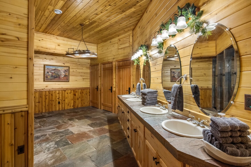 More Photos Of 1613 Black Canyon Rd, Heber Lodge Meeting Hall For Sale