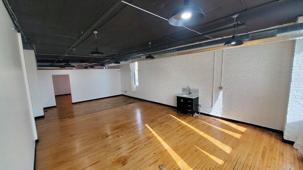 More Photos Of 609 S 10th St, Minneapolis Storefront Retail Office For Lease