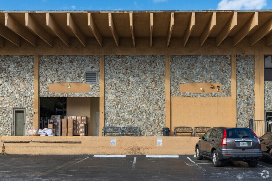 More Photos Of 6245 N Powerline Rd, Fort Lauderdale Light Distribution For Lease