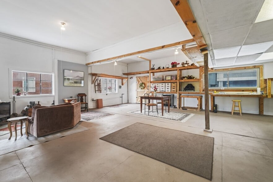 More Photos Of 111 Nott Ter, Schenectady Auto Repair For Sale