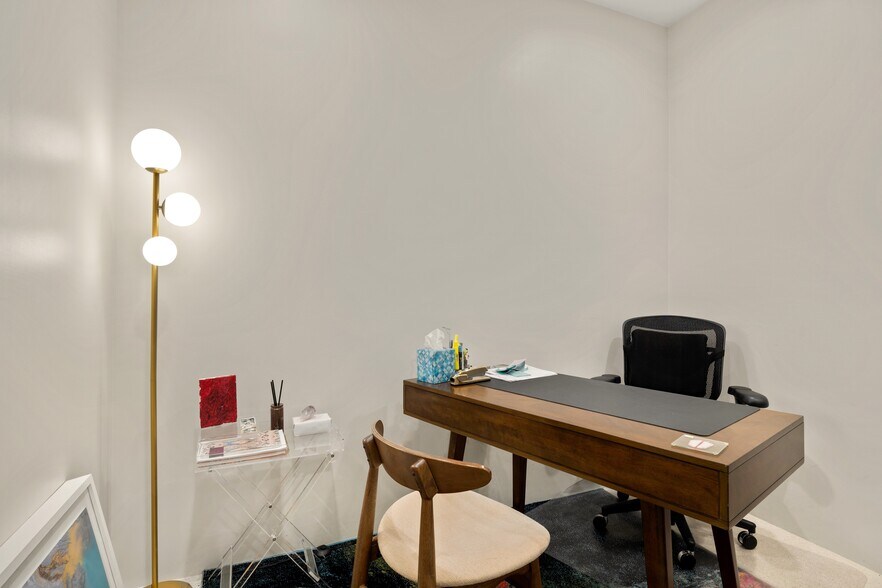 More Photos Of 7207 Melrose Ave, Los Angeles Storefront Retail Office For Lease