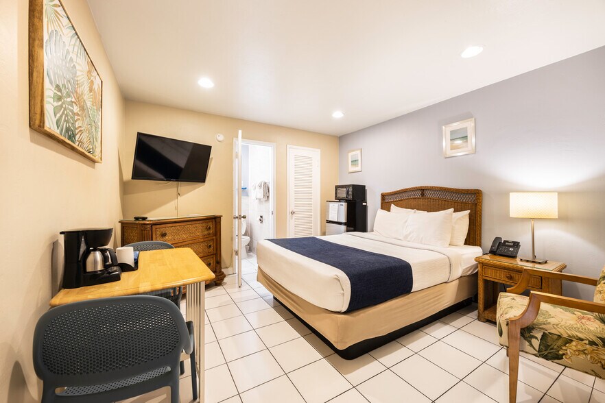 More Photos Of 2648 NE 32nd St, Fort Lauderdale Hotel For Sale