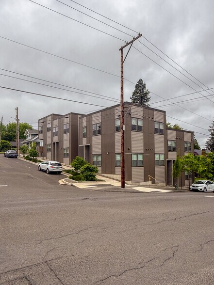 More Photos Of 621 Harrison St, Oregon City Multifamily For Sale