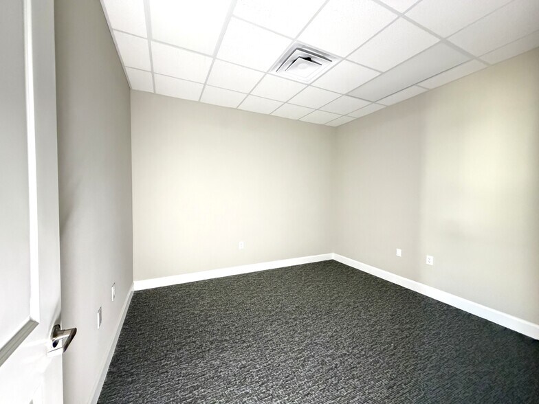 More Photos Of 28111 S Firethorne Rd, Katy Office For Lease