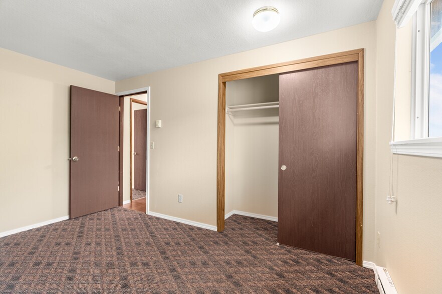 More Photos Of 430 Metzler St, Molalla Apartments For Sale