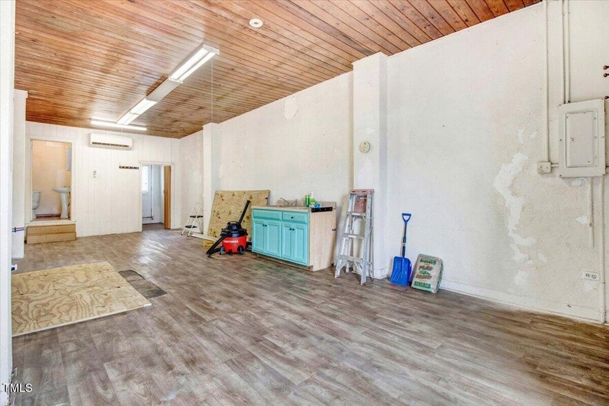 More Photos Of 103 Main St, Micro Specialty For Sale