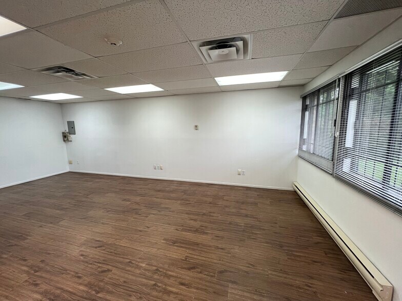 More Photos Of 1400 Rue Marie-Victorin, St-Bruno-de-Montarville Office For Lease