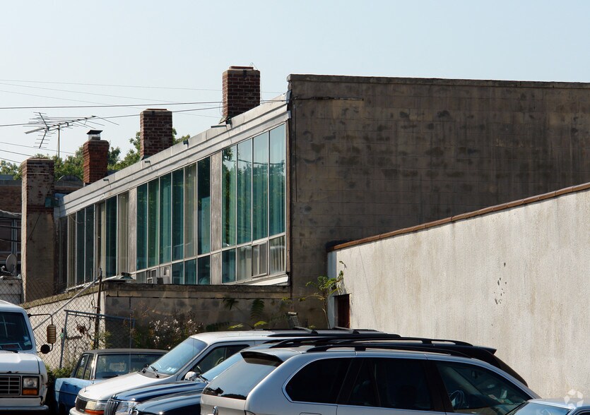 More Photos Of 10-12 W Carver St, Huntington Storefront Retail Office For Lease