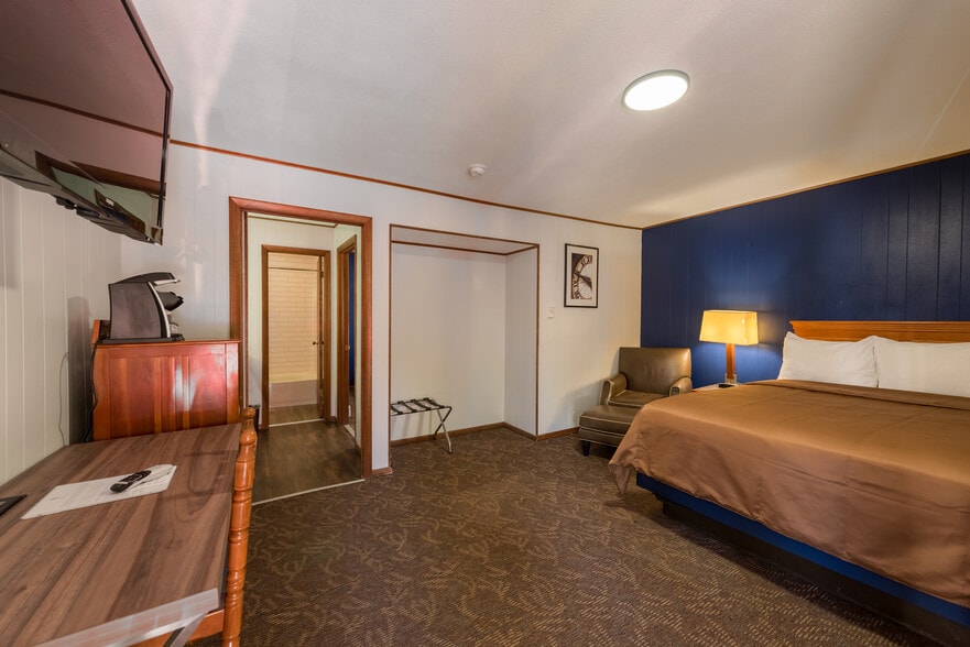 More Photos Of 30362 US Highway 160, South Fork Hotel For Sale