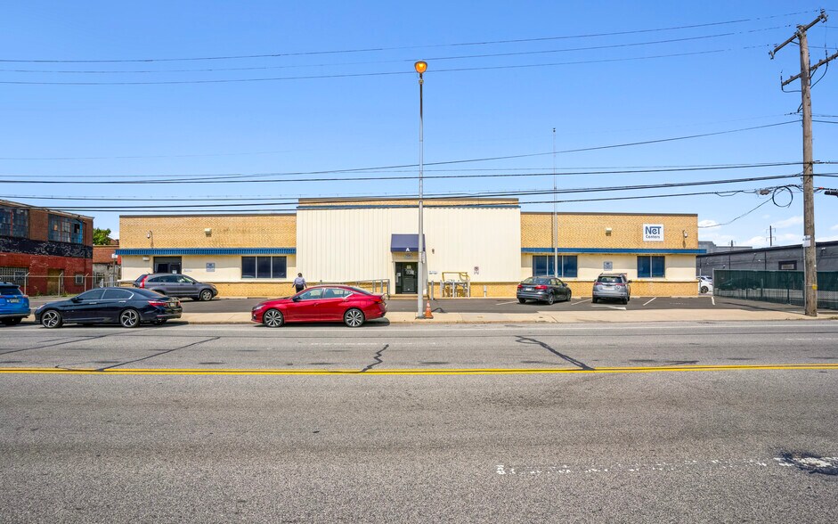More Photos Of 7520 State Rd, Philadelphia Warehouse For Lease