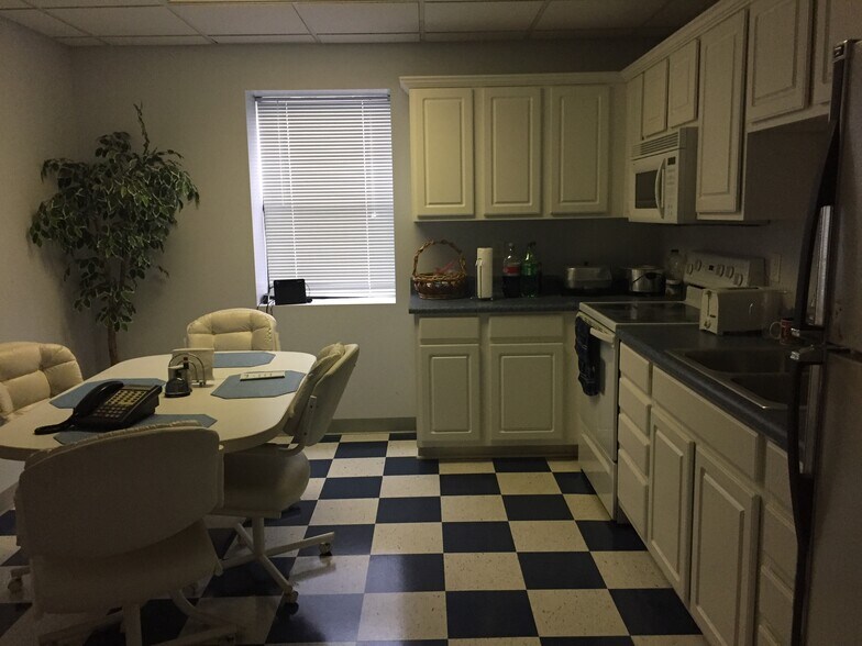 More Photos Of 6900 Pine Forest Rd, Pensacola Warehouse For Lease