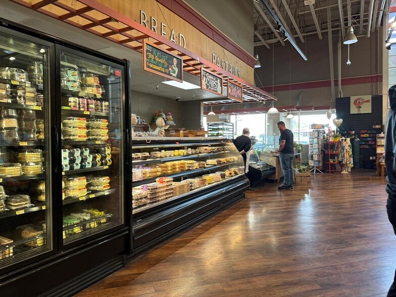 More Photos Of 4746 Portland Rd NE, Salem General Retail For Sale