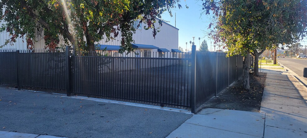 Primary Photo Of 445 E Menlo Ave, Hemet Warehouse For Sale