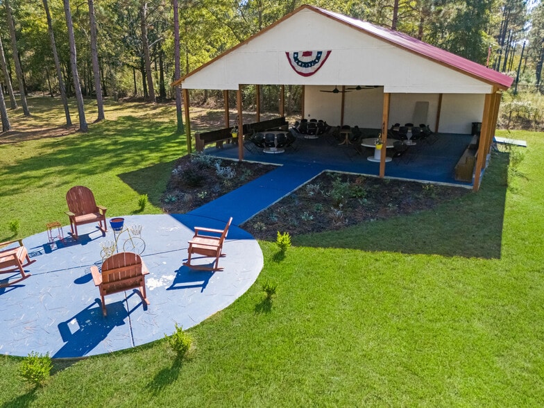 More Photos Of 110 Bethel Village Rd, Eastman Hotel For Sale