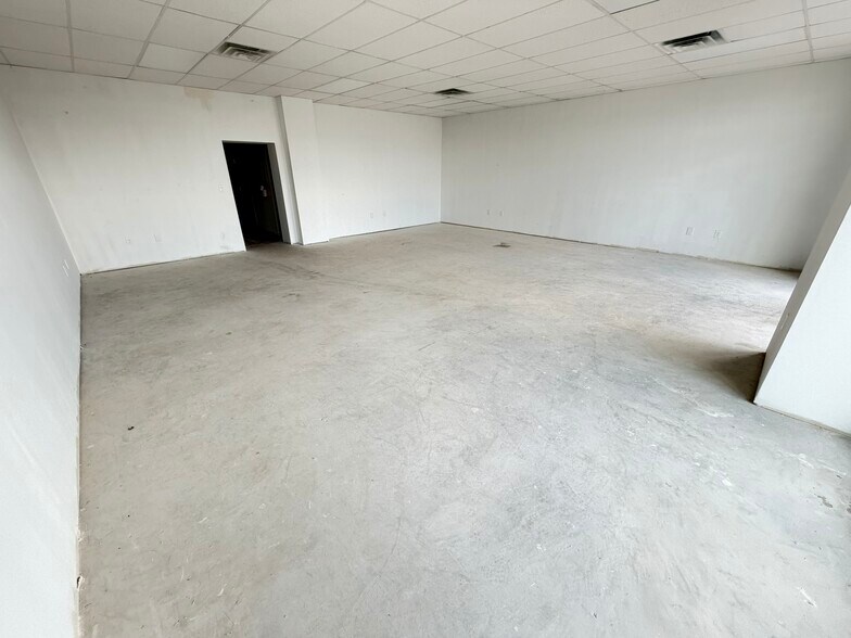 More Photos Of 1709 Ambler Ave, Abilene General Retail For Lease
