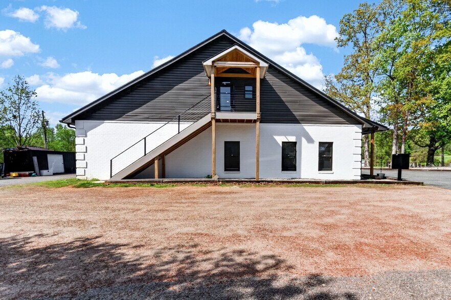 More Photos Of 3440 E Broad St, Statesville Office For Sale