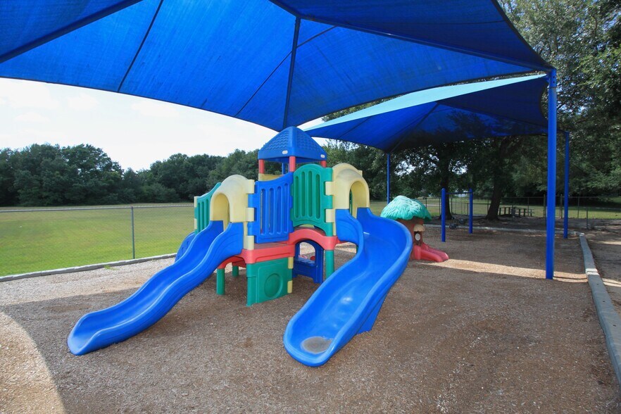 More Photos Of 3421 E Walnut St, Pearland Daycare Center For Sale