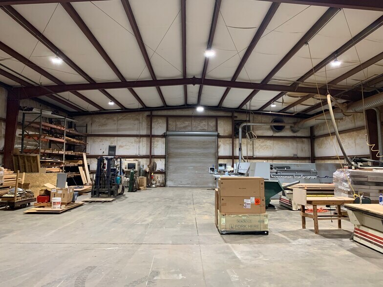 More Photos Of 4462 Oakwood Rd, Oakwood Industrial For Lease