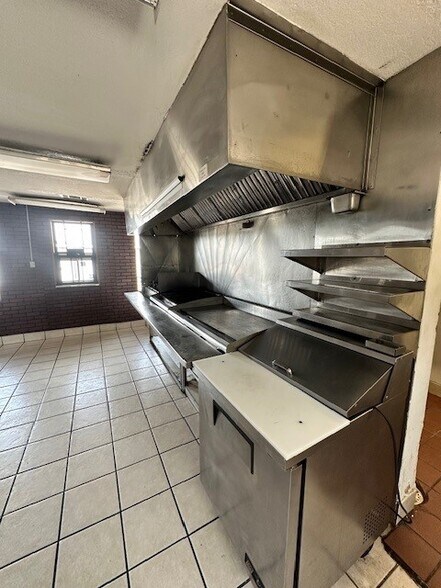 More Photos Of 1100 N York St, Muskogee Restaurant For Sale