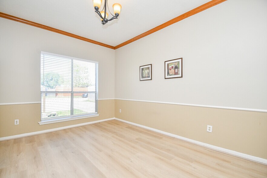 More Photos Of 1411 1/2 Guadalupe St, Stafford Office Residential For Sale