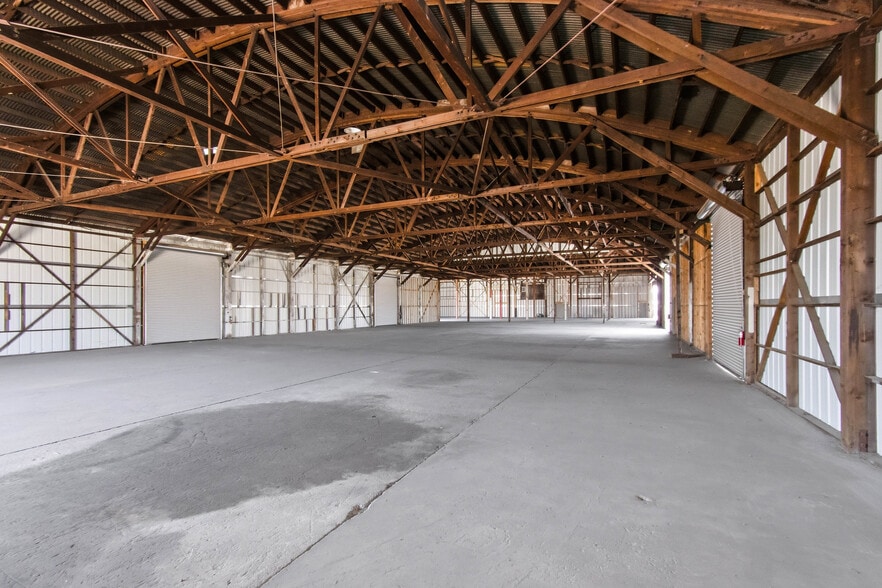 More Photos Of 136 N Thorne Ave, Fresno Service For Sale