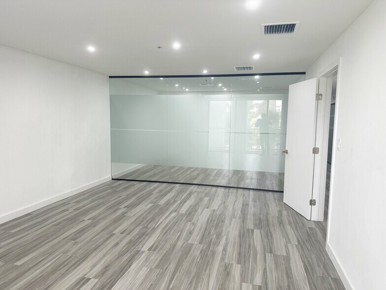 More Photos Of 300 Alton Rd, Miami Beach Office For Lease
