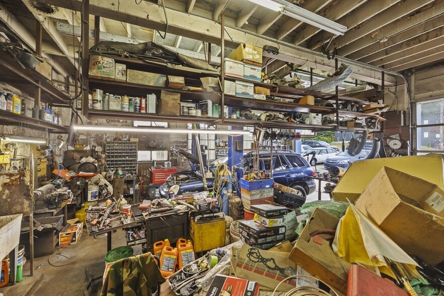 More Photos Of 6212 Kingston Pike, Knoxville Auto Repair For Sale