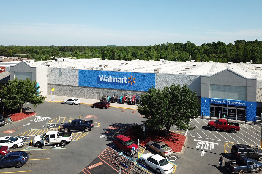 More Photos Of 1003-1021 High Point St, Randleman Unknown For Lease