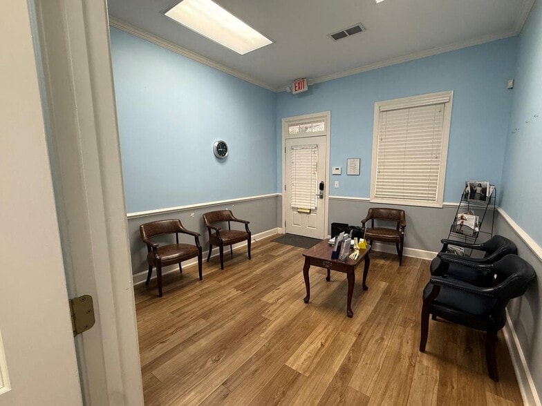 More Photos Of 3535 Roswell Rd, Marietta Office For Lease