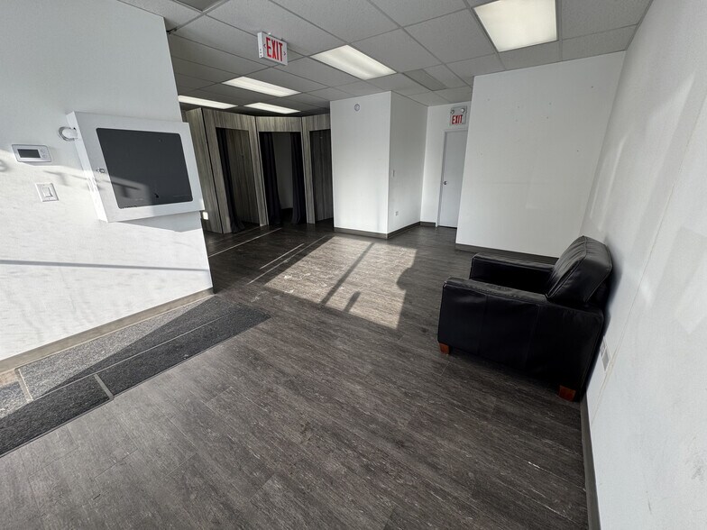 More Photos Of 10525 170 St NW, Edmonton Office For Lease