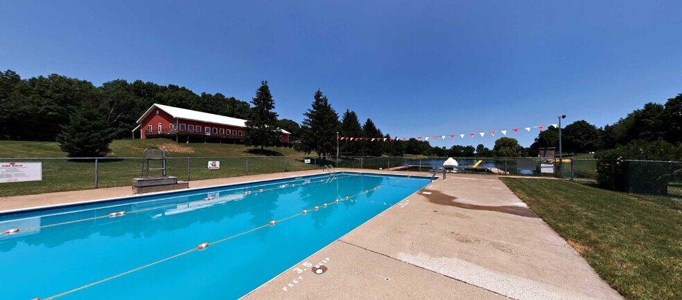 More Photos Of 232 White Oak Rd, Elizaville Specialty For Sale