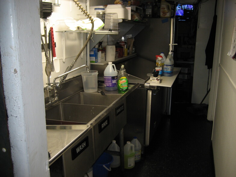 More Photos Of 22234-22238 W Warren Ave, Redford Bar For Sale