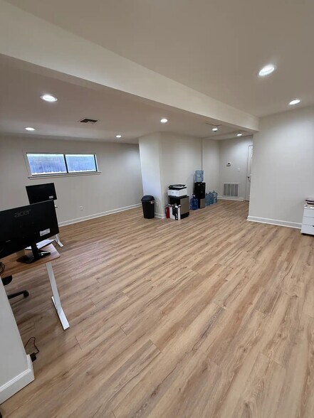 More Photos Of 800 Covington Ctr, Covington Office For Sale