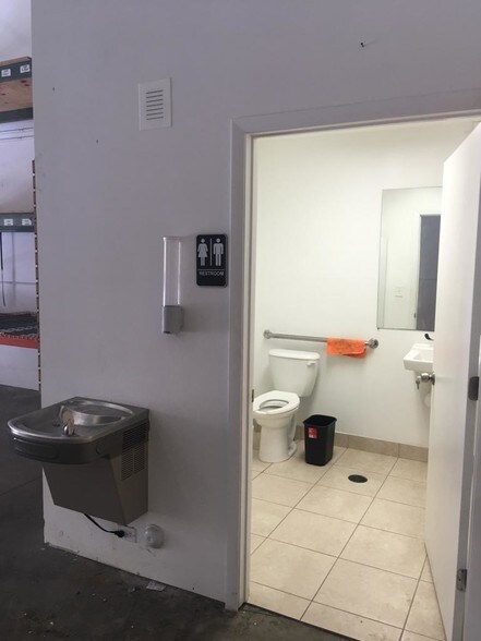 More Photos Of 10388 State Road 84, Davie Warehouse For Lease