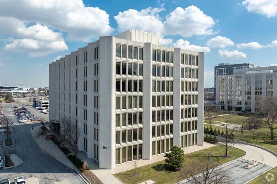 More Photos Of 2001 Spring Rd, Oak Brook Office For Lease
