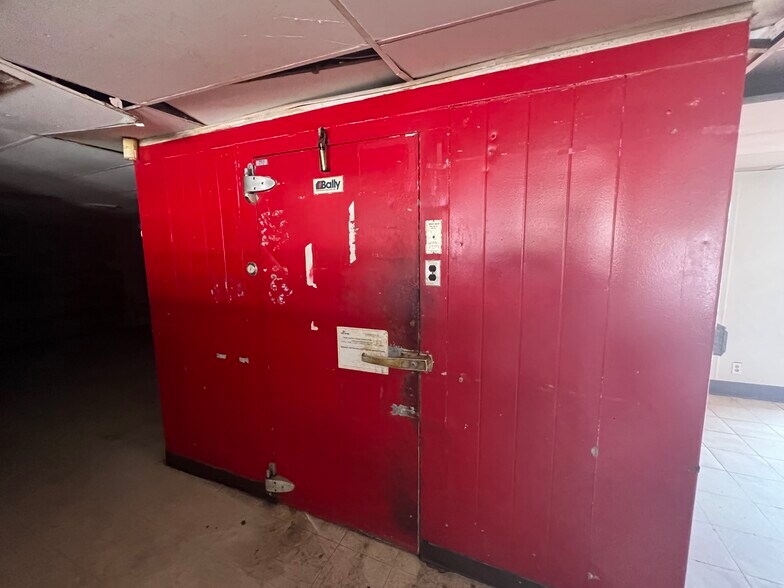 More Photos Of 3450 Demetropolis Rd, Mobile Restaurant For Sale