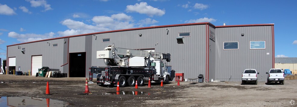 More Photos Of 9605 48th St SE, Calgary Service For Lease