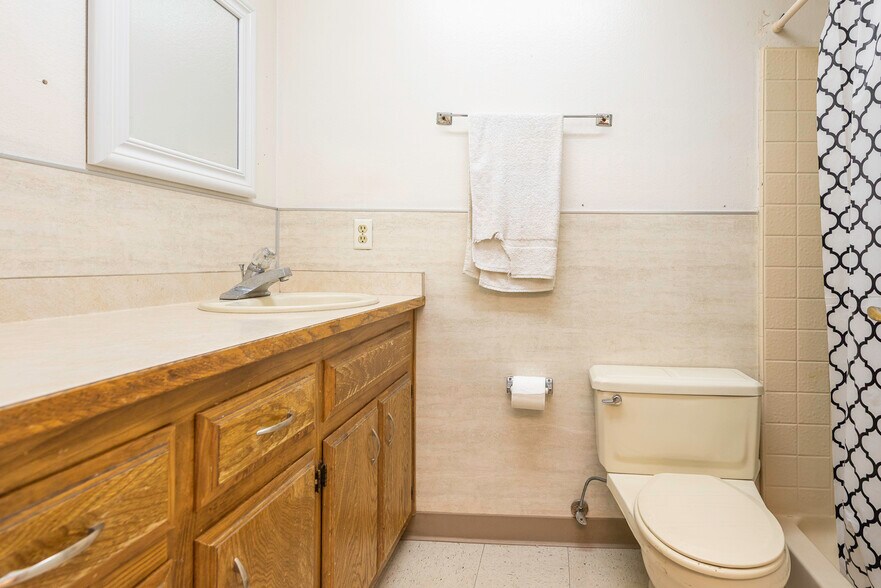 More Photos Of 1247 S Buena Vista St, San Jacinto Warehouse For Sale