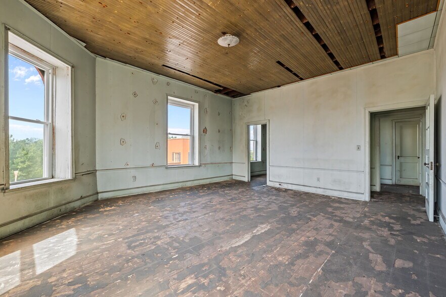More Photos Of 101-105 S Scales St, Reidsville Storefront Retail Office For Sale