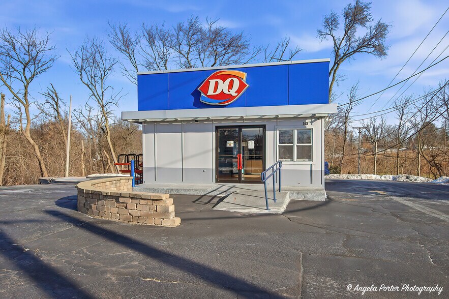 More Photos Of 140 Crystal St, Cary Fast Food For Sale