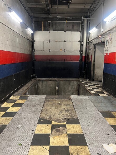 More Photos Of 2101 W Cornell Ave, Englewood Auto Repair For Lease