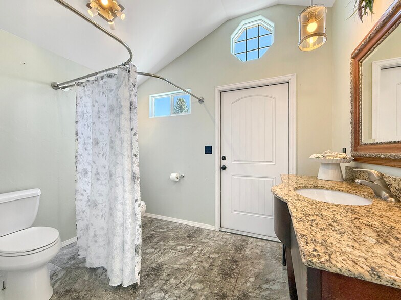 More Photos Of 5955 Sawmill Mesa Rd, Delta Specialty For Sale