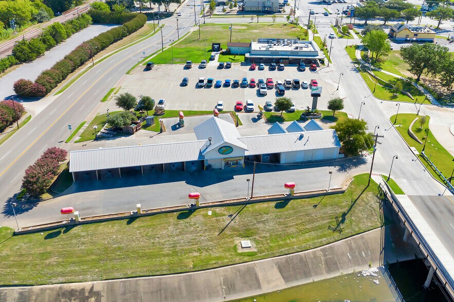More Photos Of 525 W Irving Blvd, Irving Carwash For Sale