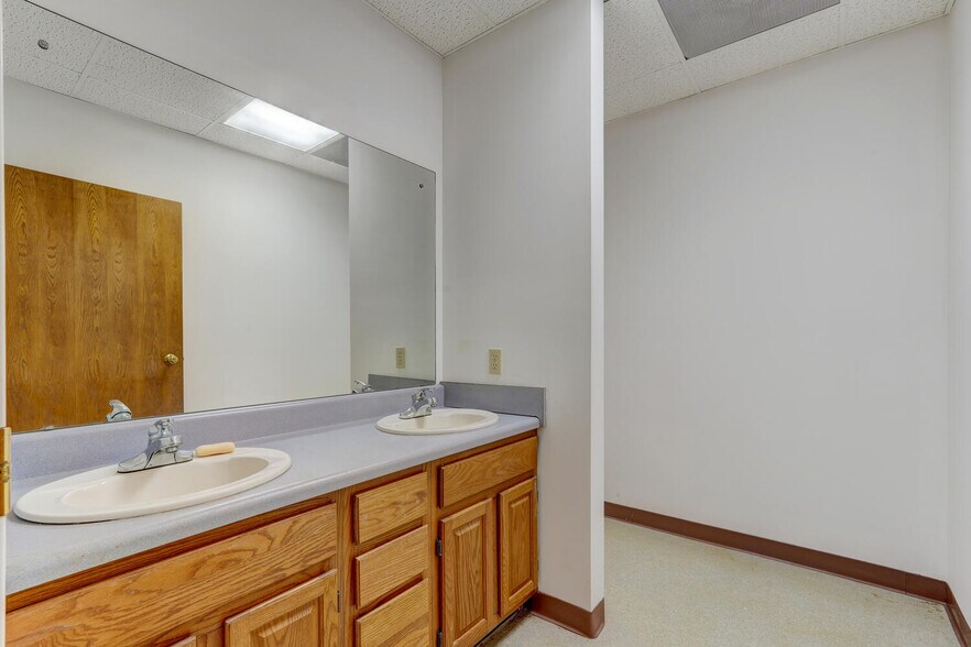 More Photos Of 601 W Harrison St, Reidsville Healthcare For Sale