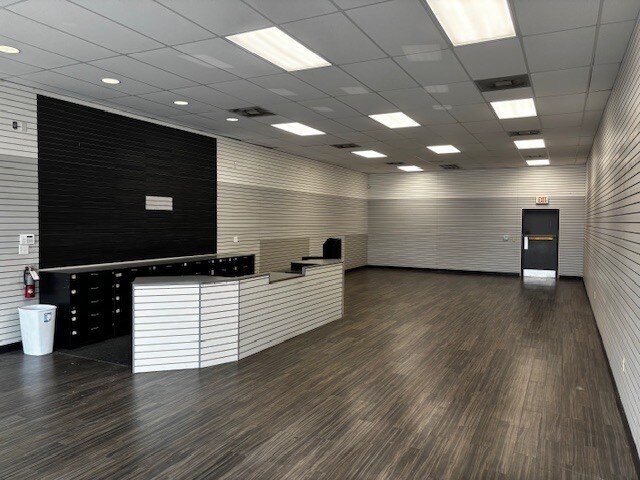 More Photos Of 1225 N Loop 336 W, Conroe Freestanding For Lease