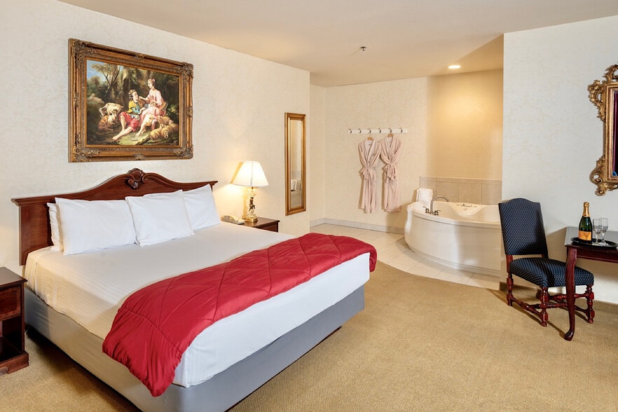 More Photos Of 100 N E St, Virginia City Hotel For Sale