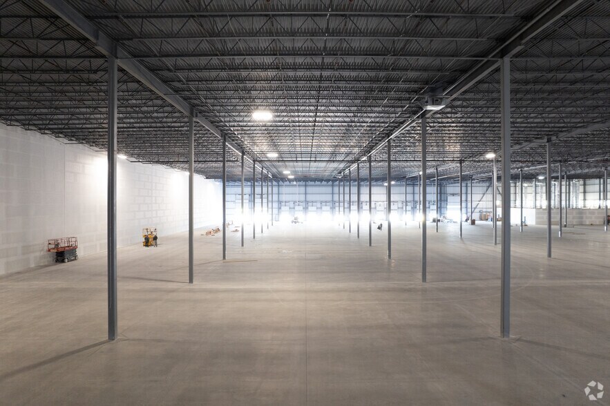 More Photos Of 151 Garden Ave, Brantford Distribution For Lease