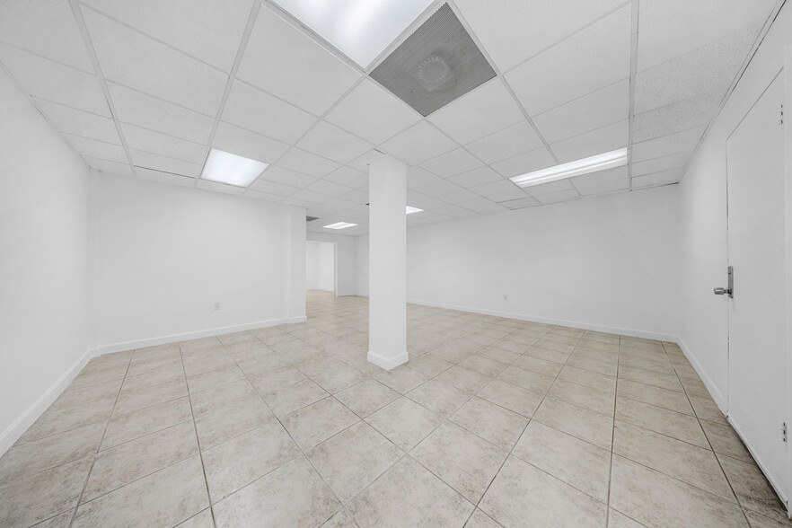 More Photos Of 7452-7466 SW 48th St, Miami Warehouse For Sale