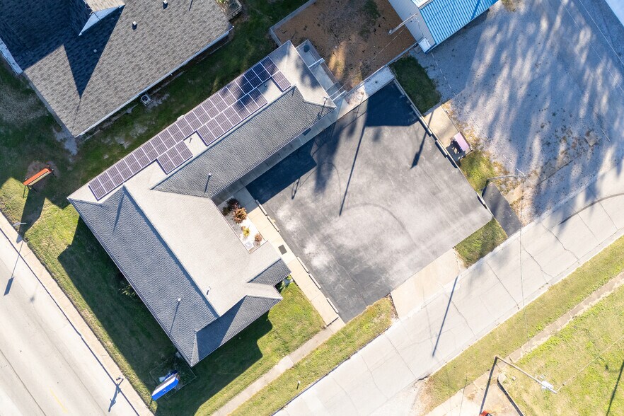 More Photos Of 602 S Court St, Marion Office For Sale