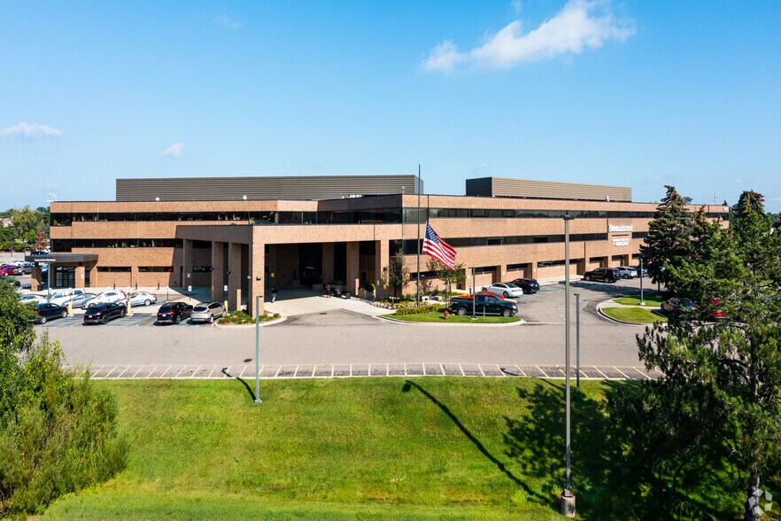 More Photos Of 6900 Orchard Lake Rd, West Bloomfield Medical For Lease